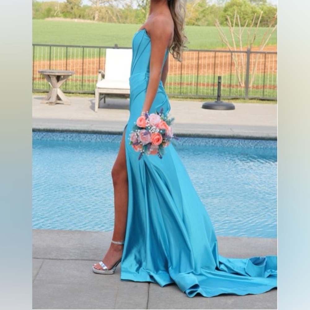 Sherri Hill 2023 Prom dress. Size 00. Turquoise